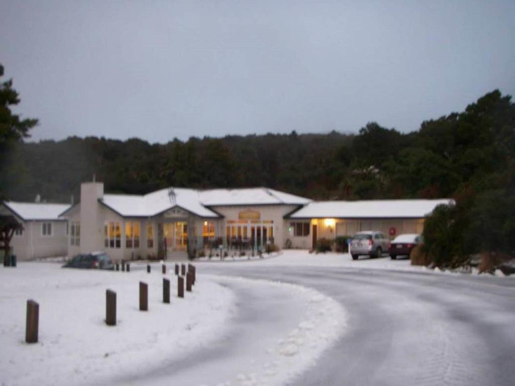 מלון Ngati Ruanui Stratford Mountain House מראה חיצוני תמונה